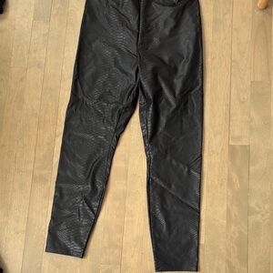 HUE Black Snake-Embossed Faux Leather Leggings